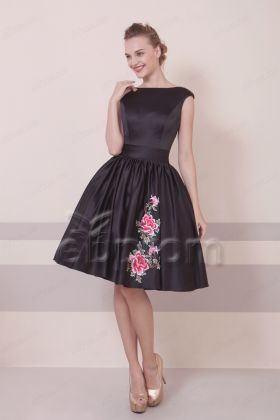 Backless Black Cocktail Dresses with Embroidery 